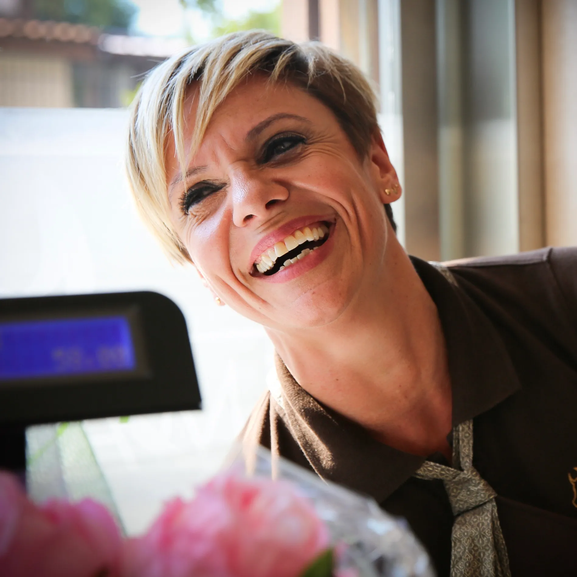 Tina, il sorriso della cassa